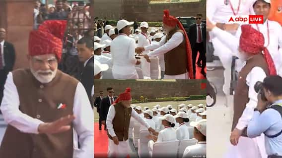 लाल किले पर भीड़ के बीच गए PM मोदी, छात्रों से मिलाया हाथ लाल किले पर भीड़ के बीच गए PM मोदी, छात्रों से मिलाया हाथ