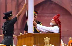 PM मोदी ने लगातार 13वीं बार फहराया तिरंगा, देखें स्वतंत्रता दिवस की खास तस्वीरें