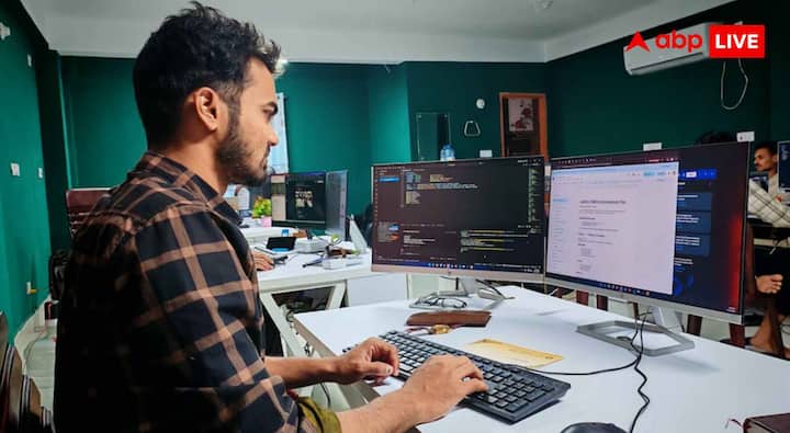 आज BTech में सिर्फ सामान्य CSE तक सीमित रहने की जरूरत नहीं है. AI और डेटा साइंस, मशीन लर्निंग, साइबर सिक्योरिटी, क्लाउड कंप्यूटिंग, रोबोटिक्स, सॉफ्टवेयर प्रोडक्ट इंजीनियरिंग, IoT और क्वांटम कंप्यूटिंग जैसे क्षेत्र भी तेजी से सामने आए हैं. AI और डेटा साइंस में रोजगार की सालाना वृद्धि 35 फीसदी, साइबर सिक्योरिटी और क्लाउड कंप्यूटिंग में 27 फीसदी और रोबोटिक्स व ऑटोमेशन में 25 फीसदी है.