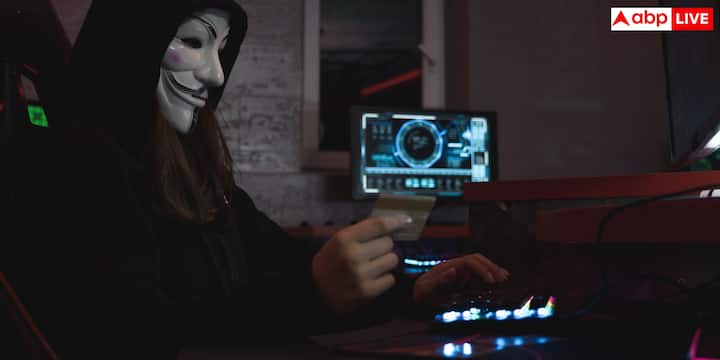 आपको बता दें कि Cyber Attack का शक होने पर सबसे पहले डिवाइस को इंटरनेट से अलग करना चाहिए. इसके बाद Wi-Fi बंद करें और Ethernet Cable लगी है तो उसे निकाल दें. फोन में Mobile Data भी बंद कर दें. इससे हमलावर के साथ डिवाइस का कनेक्शन टूट जाता है और Malware को आगे फैलने या डेटा भेजने से रोकने में मदद मिलती है.