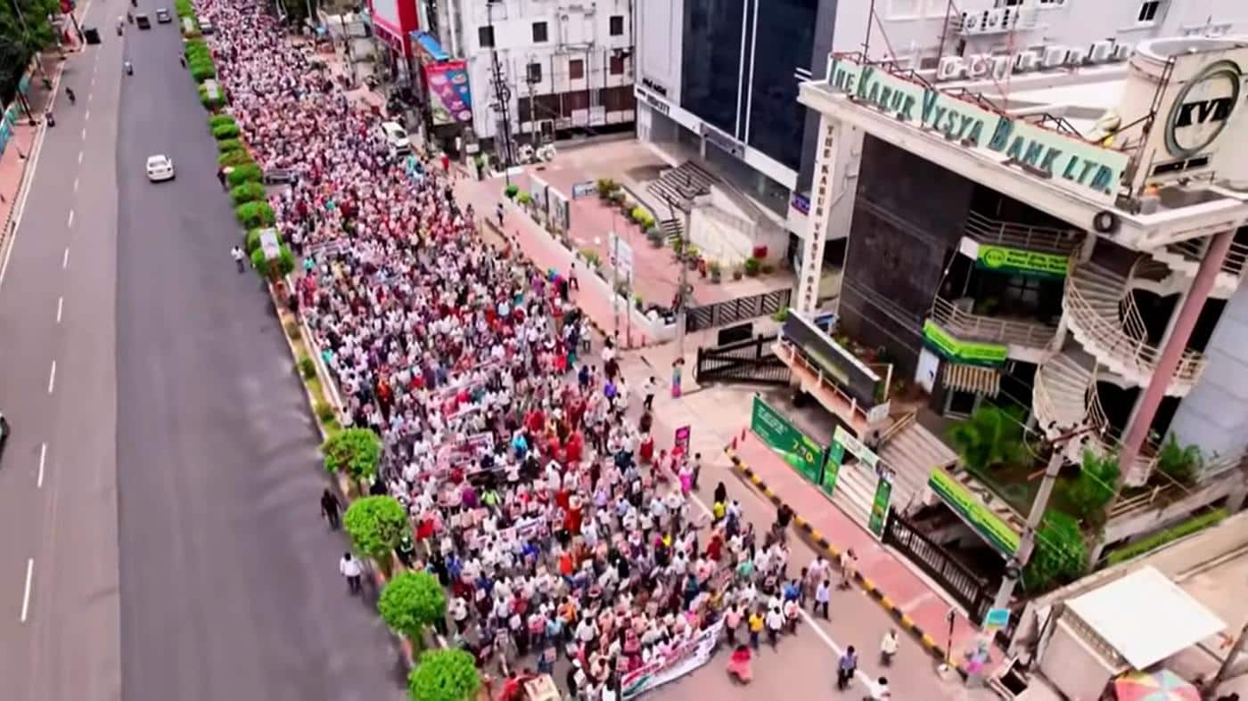 DSC Teachers Rally: విజయవాడలో మెగా డీఎస్సీ 2025 టీచర్ల భారీ ర్యాలీ.. ఏ అక్రమాలు జరగలేదన్న వైఎస్ జగన్ ఫ్యాన్