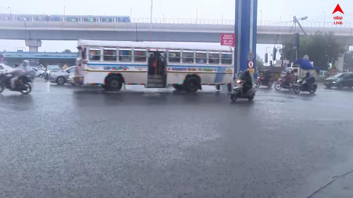আগামীকাল মঙ্গলবার পর্যন্ত মৎস্যজীবীদের সমুদ্রে যেতে নিষেধাজ্ঞা। উত্তর বঙ্গোপসাগর উত্তাল থাকবে। সমুদ্রপৃষ্ঠে ৪৫ থেকে ৫৫ কিলোমিটার পর্যন্ত গতিবেগে দমকা ঝড়ো বাতাস বইবে। এই কারণে পশ্চিমবঙ্গ এবং ওড়িশার উপকূলে মৎস্যজীবীদের সমুদ্রে যেতে নিষেধ করা হয়েছে বলে বার্তা হাওয়া অফিসের।