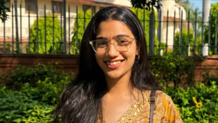 फिजिकल टेस्ट के दिन 22 उम्मीदवारों में से सिर्फ 4 लड़कियां क्वालीफाई कर पाई. मुश्किल परिस्थितियों के बावजूद आकांक्षा ने अपनी तैयारी पर भरोसा रखा और फिजिकल चरण को पार कर लिया. एक 800 मीटर दौड़ के दौरान भी उनकी दृढ़ता सामने आई, जब 22 में से 18 उम्मीदवार दौड़ से बाहर हो गए. तभी भी आकांक्षा ने दौड़ जारी रखी और इसे पूरा किया.