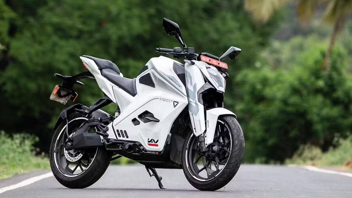 ஒரே சார்ஜில் 579 கி.மீட்டர் மைலேஜ்.. இந்தியாவிலே இந்த 3 E Bikeதான் இதுல டாப் - என்னென்ன?