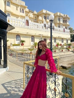 Karishma Sharma Photo: પિંક લેહેંગામાં કરિશ્મા શર્માનો સિઝલિંગ લુક, સોશિયલ મીડિયા પર તસવીરો વાયરલ