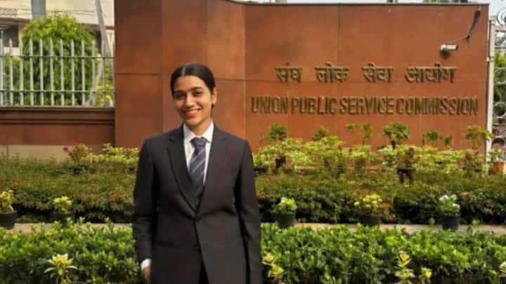 आकांक्षा ने सिविल सर्विसेज परीक्षा के तीन प्रयास किए. तीसरे प्रयास में वह प्रीलिम्स भी क्लियर नहीं कर पाई और उनका स्कोर कट ऑफ से सिर्फ 0.66 अंक कम रह गया. लगातार असफलताओं के बाद भी उन्होंने अपनी तैयारी छोड़ने के बजाय अपनी सोच बदलने का निर्णय लिया.