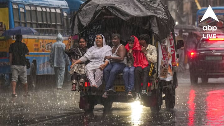 সোমবার সকাল থেকে আকাশের মুখ ভার। এমন অন্ধকার হয়ে গেল যে, দিন না রাত ঠাহর করা যাচ্ছিল না। সঙ্গে শুরু প্রবল বর্ষণ।