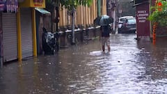 Water Logging in Kolkata : সকাল থেকে ভারী বৃষ্টিতে বানভাসী কলকাতা-সহ দক্ষিণবঙ্গ, জলমগ্ন স্কুল-বাড়ি,  উপকূলবর্তী জেলাগুলিতে অ্যালার্ট