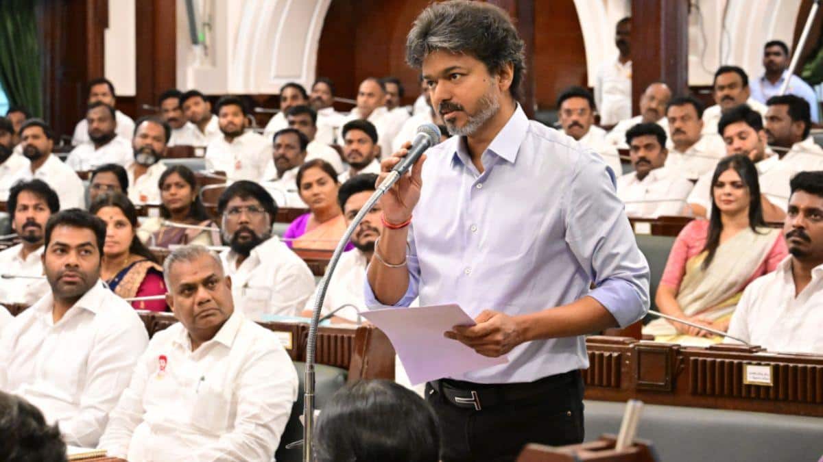 நாளைய பிரதமரே.. கொம்பு சீவும் அமைச்சர்கள்... கடிவாளம் போடுவாரா முதலமைச்சர் விஜய்?