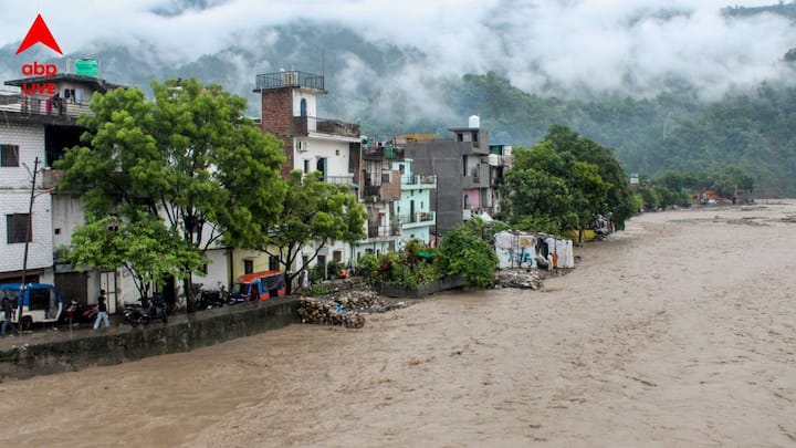 ১৯ অগস্ট দার্জিলিং, জলপাইগুড়ি ও আলিপুরদুয়ারে ভারী বৃষ্টি হতে পারে, জানিয়েছে হাওয়া অফিস।