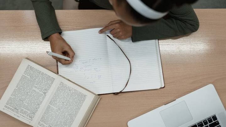 अपने जिले में एक सिविल सर्वेंट के काम से वह काफी प्रभावित हुई. लोगों के लिए काम करने और प्रशासन के स्तर पर बदलाव लाने वाले उस अधिकारी को देखकर प्राची ने तय किया कि वह भी सिविल सेवा को अपना करियर बनाएगी. ग्रेजुएशन के बाद उन्होंने यूपीएससी की तैयारी शुरू कर दी, तीसरे प्रयास में वह तैयारी के लिए दिल्ली पहुंची.