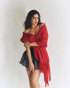 Raashii Khanna: రాశీ ఖన్నా టాప్ చూశారా? టవల్ చుట్టిందా? ఆ స్టయిలే అంతా?