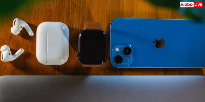 इसके अलावा कंपनी इस इवेंट में Apple Watch Series 12 को भी पेश करने की तैयारी में है. कई ऑनलाइन लीक्स में जानकारी सामने आई है कि कंपनी अपने इस नई स्मार्टवॉच में एक नया प्रोसेसर दे सकती है जिससे इसकी स्पीड और परफॉर्मेंस बेहतर होने की उम्मीद है. इसके साथ ही वॉच में नई बैटरी भी देखने को मिल सकती है जिससे यूजर्स को पहले के मुकाबले ज्यादा लंबा बैकअप भी मिल सकता है.