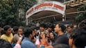 MNS VS ABVP Clash : विद्यार्थ्यांना जबरदस्तीने पकडून नोंदणी; मुंबईतील साठ्ये कॉलेजबाहेर मनसे आणि ABVP चे कार्यकर्ते एकमेकांना भिडले, तुफान हाणामारी
