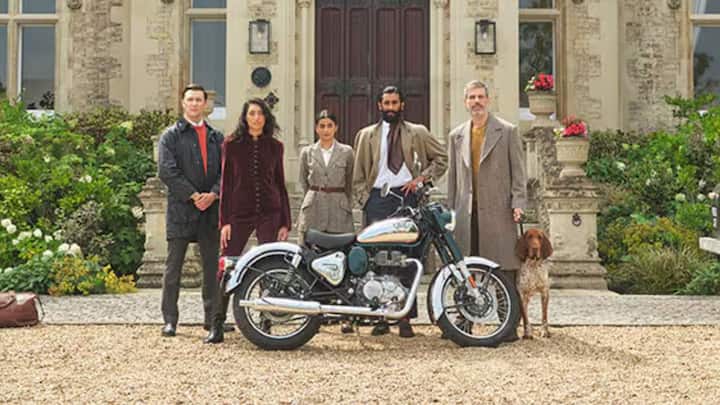 दिल्ली में Royal Enfield Classic 350 के Redditch वेरिएंट की एक्स-शोरूम कीमत 1.87 लाख रुपये बताई गई है.RTO, इंश्योरेंस और दूसरे शुल्क जोड़ने के बाद इसकी ऑन-रोड कीमत करीब 2.15 लाख रुपये हो जाती है.