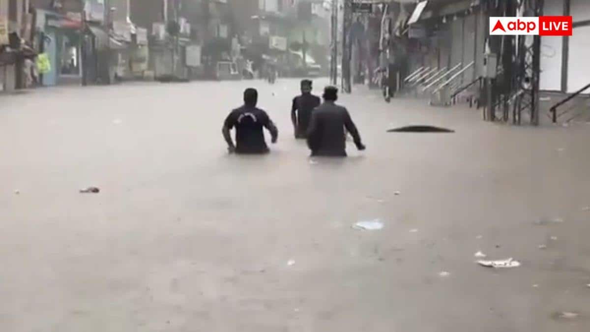एक्सप्रेसवे से लेकर बिल्डिंग पानी में डूबी, 36 घंटे की बारिश से रावलपिंडी बेहाल