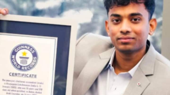 लक्ष्मणन पढ़ाई के साथ प्रोफेशनल क्षेत्र में भी काम कर रहे हैं. वह दुबई की सेंचुरी फाइनेंशियल में सीनियर रिसर्च एनालिस्ट के तौर पर काम करते हैं. उनके काम में निवेश, रिसर्च और एनालिसिस के साथ वित्तीय बाजारों से जुड़े फैसलों पर काम शामिल है.
