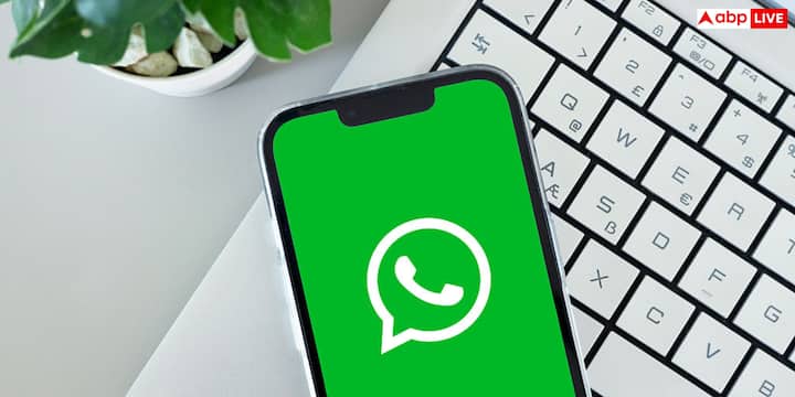 ખરેખરમાં, WhatsAppની પર્સનલ ચેટમાં મોકલવામાં આવતા મેસેજ, ફોટો અને વીડિયો ડિફોલ્ટ રૂપે End-to-End Encryptionથી સુરક્ષિત હોય છે. આનો અર્થ એ છે કે ફોટો મોકલનાર અને પ્રાપ્ત કરનારના ડિવાઇસ પર જ વાંચી અથવા જોઈ શકાય છે. WhatsApp અનુસાર, વચ્ચે WhatsApp પણ તે કન્ટેન્ટ વાંચી શકતું નથી. એટલે કે, ફોટો મોકલતી વખતે ઇન્ટરનેટ પર ડેટા ટ્રાન્સફર થવા દરમિયાન તેની સુરક્ષા માટે મજબૂત એન્ક્રિપ્શન ઉપલબ્ધ હોય છે.