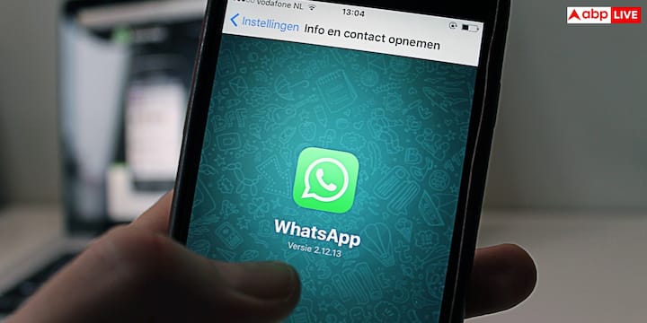 તમારા પર્સનલ ફોટાની સુરક્ષા વધારવા માટે WhatsAppને હંમેશા અપડેટ રાખો. Two-Step Verification ચાલુ કરો, અજાણ્યા લોકો પાસેથી આવતી શંકાસ્પદ લિંક્સ અથવા ફાઇલોથી બચો અને WhatsAppમાં જોડાયેલા ડિવાઇસની સમયાંતરે તપાસ કરતા રહો. અત્યંત સંવેદનશીલ ફોટા મોકલતી વખતે એ પણ વિચારો કે સામેવાળી વ્યક્તિ તે તસવીરને આગળ શેર કરી શકે છે કે નહીં.