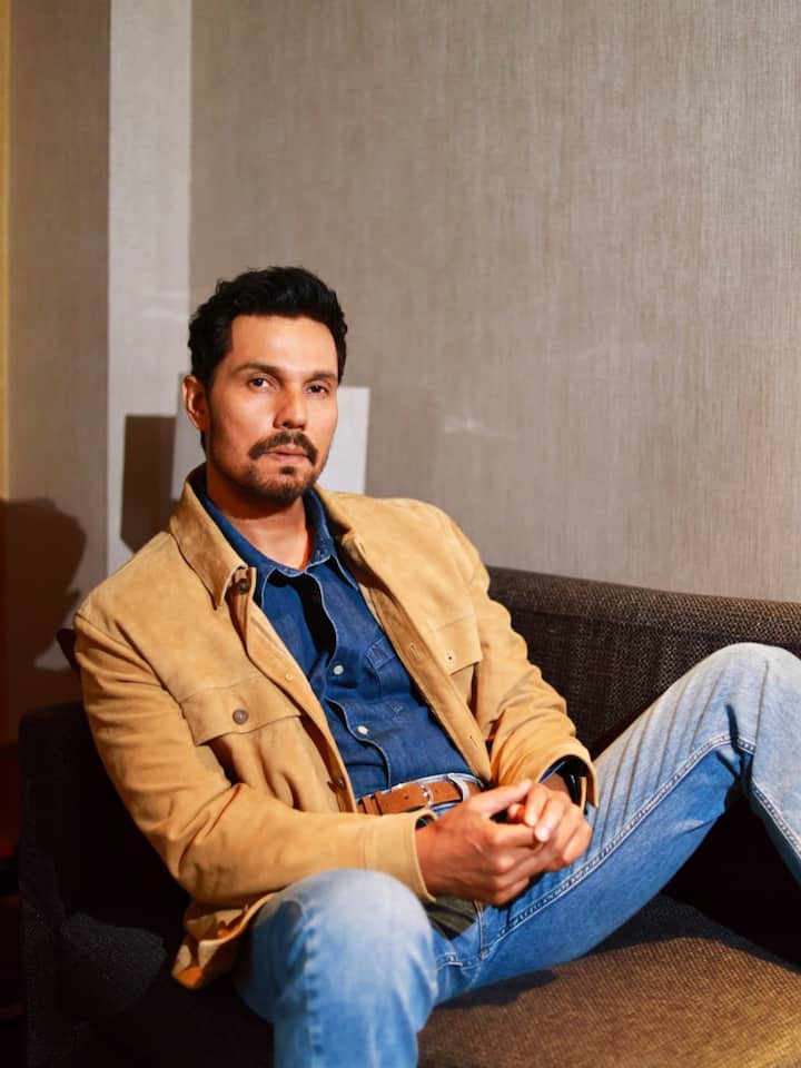रणदीप हुड्डा काफी लैविश लाइफ जीते हैं.  फाइनेंशियल एक्सप्रेस की रिपोर्ट के मुताबिक उनकी नेटवर्थ 80 करोड़ रूपये है.