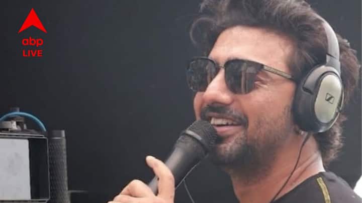 দেবের প্রথম পরিচালিত ছবির নাম এখনও চূড়ান্ত হয়নি। সেই কারণেই এই ছবিকে 'দেশু সেভেন' (দেব শুভশ্রীর জুটিকে একসঙ্গে দেশু জুটি বলা হয়) বলে উল্লেখ করা হচ্ছে। পুজোর সময় মুক্তি পাওয়ার কথা এই সিনেমার।