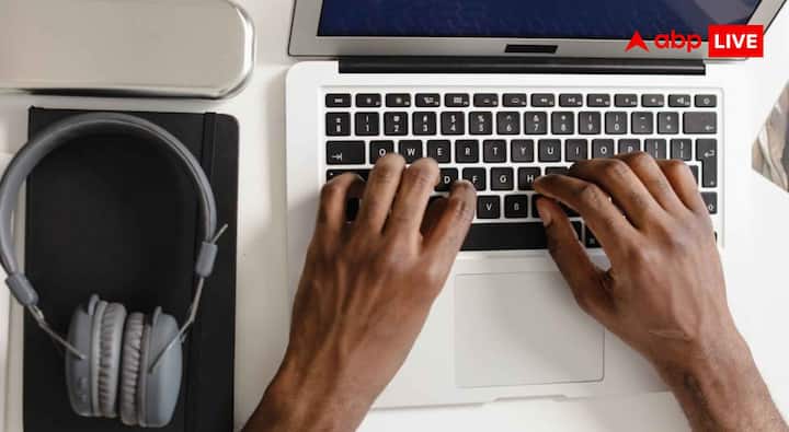 आमतौर पर किसी टेक्स्ट या इमेज को कॉपी करने के लिए Ctrl + C और पेस्ट करने के लिए Ctrl + V का इस्तेमाल किया जाता है, लेकिन सामान्य क्लिपबोर्ड में एक समय पर सिर्फ एक ही कॉपी की गई चीज सेव रहती है,. नई चीज कॉपी करने पर पिछली जानकारी हट जाती है.  ऐसे में Windows Key + V काफी यूजफुल है, इसे दबाने पर Clipboard History खुलती है, जहां पहले कॉपी किए गए टेक्स्ट और इमेज दिखाई दे सकते हैं. जरूरत के हिसाब से इन्हें दोबारा चुनकर पेस्ट किया जा सकता है.