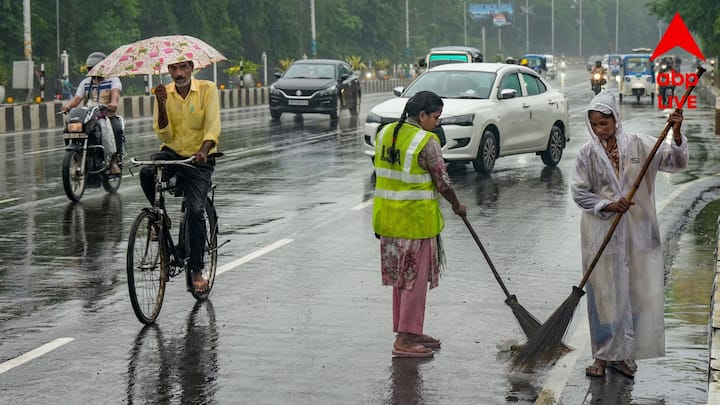 অন্যদিকে, ভারী বৃষ্টিতে ফুঁসছে ঝাড়গ্রামের একাধিক নদী। জলমগ্ন কজওয়ে সহ একাধিক রাস্তা। চরম দুর্ভোগে পড়েছেন সাধারণ মানুষ।