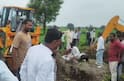 तीन तासांचे प्रयत्न, दोन जेसीबींचे खोदकाम; बोअरवेलमध्ये पडलेला अदनान बाहेर येताच ग्रामस्थांचा जल्लोष
