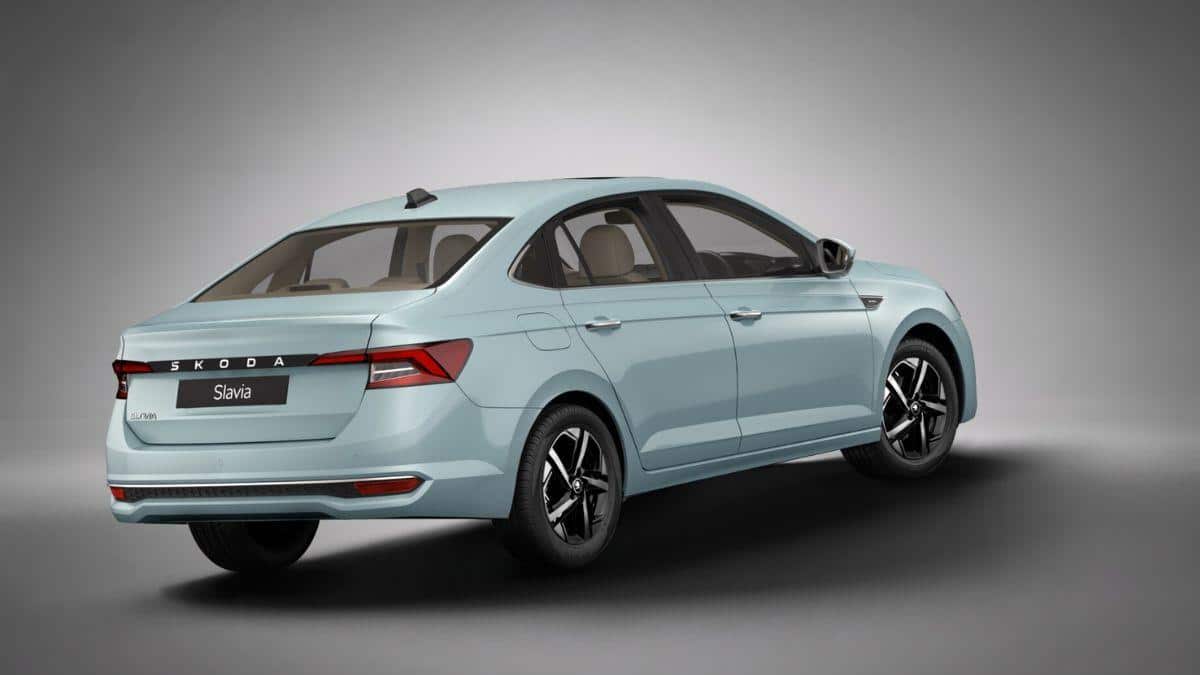 Skoda Slavia: 8 ஸ்பீட் AT ட்ரன்ஸ்மிஷன், மசாஜ் இருக்கைகள், AI அசிஸ்ட், பெரிய ஸ்க்ரீன்கள் - புது ஸ்லாவியா எப்படி இருக்கு?