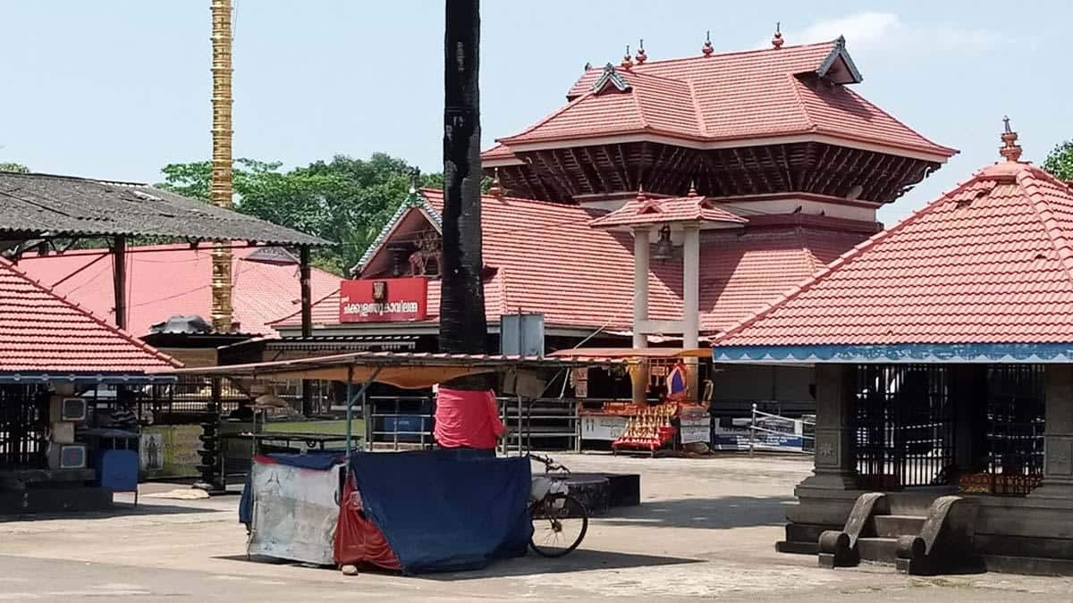 கேரளாவின் அதிசய கோவில்கள்: குறிப்பிட்ட நாட்களில் ஆண்கள் நுழைய தடை ஏன்?