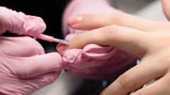 Gel Nail Polish: ক্যান্সার, বন্ধ্যাত্ব ডেকে আনছে জেল নেল পলিশ? নিষিদ্ধ হল ব্রিটেনে, উপাদান দেখে কেনার পরামর্শ চিকিৎসকদের