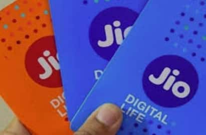 Jio Cheap Recharge : ਦੇਸ਼ ਦੀ ਪ੍ਰਮੁੱਖ ਟੈਲੀਕਾਮ ਕੰਪਨੀ Jio ਆਪਣੇ ਗਾਹਕਾਂ ਲਈ ਵੱਖ-ਵੱਖ ਕੀਮਤਾਂ ਦੇ ਰੀਚਾਰਜ ਪੈਕ ਪੇਸ਼ ਕਰਦੀ ਹੈ। ਇਨ੍ਹਾਂ ਵਿੱਚੋਂ 219 ਰੁਪਏ ਵਾਲਾ ਰੀਚਾਰਜ ਉਨ੍ਹਾਂ ਯੂਜ਼ਰਾਂ ਲਈ ਲਾਭਦਾਇਕ ਹੋ ਸਕਦਾ ਹੈ