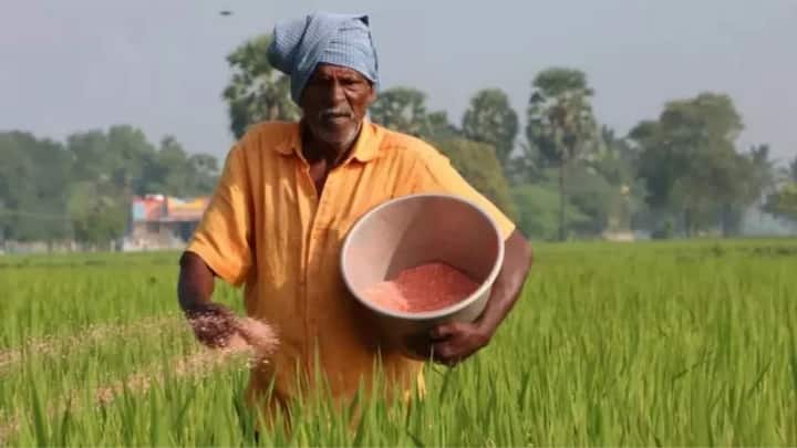 यह नई तकनीक किसानों के लिए बहुत फायदेमंद साबित होने वाली है. इससे किसानों का समय, पैसा और मेहनत तीनों बचाने का काम कर रहा है. अब खाद के लिए खेती का कीमती वक्त बर्बाद करने की बिल्कुल जरूरत नहीं है. अगर आप भी किसान हैं तो तुरंत अपने फोन में यह ऐप डाउनलोड करके खाद की डिजिटल बुकिंग अपनाएं और अपनी खेती को स्मार्ट बनाएं.
