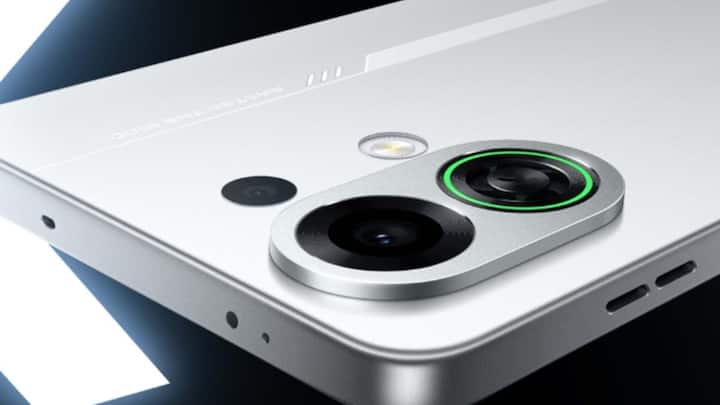 अगर आप ऐसा फोन ढूंढ रहे हैं जो लंबे गेमिंग सेशन में भी गर्म न हो, तो Oppo K13 Turbo एक बेहतरीन चॉइस है, जो मीडियाटेक डाइमेंसिटी 8450 चिपसेट पर काम करता है और टेस्टिंग के दौरान बीजीएमआई गेमिंग में औसतन 115 एफपीएस दिया गया.  इसके अलावा डेढ़ घंटे तक BGMI और CODM खेलने के बाद भी फोन के टेम्परेचर में सिर्फ 2.5 डिग्री सेल्सियस का ही इजाफा हुआ, क्योंकि इसमें बिल्ट-इन एक्टिव कूलिंग फैन दिया गया है, जो तापमान को कंट्रोल में रखता है. 