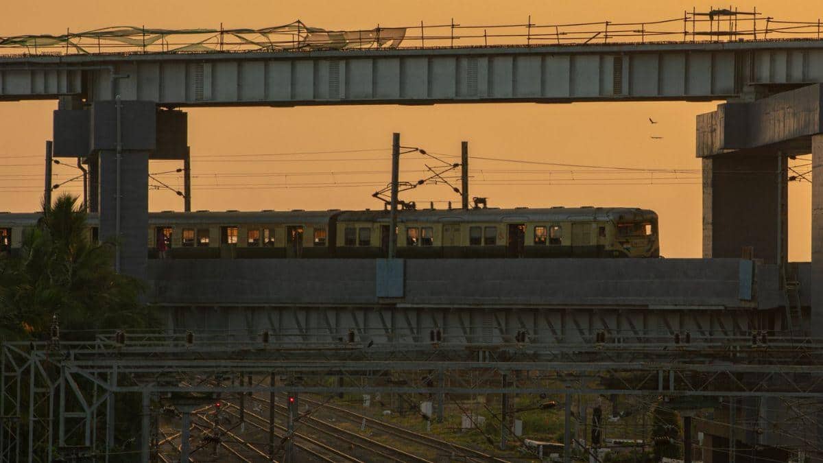 MRTC Metro: மெட்ரோ இல்லையாம்..! ஏசி ரயில் சேவை - பீச் ஸ்டேஷன் டூ பரங்கி மலை - 12 நிமிடங்களுக்கு ஒரு ரயில்