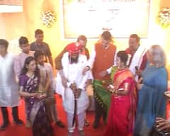 Devendra Fadnavis in Nagpur: कोरोनामुळे आयुष्याचा साथीदार गमावलेल्या तरुणीला आधार दिला; आता देवाभाऊंनी  लग्नाला येऊन डोक्यावर अक्षताही टाकल्या