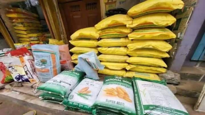इस ऑनलाइन सिस्टम का सबसे बड़ा फायदा यह है कि इससे खाद की कालाबाजारी और मुनाफाखोरी पर पूरी तरह ताला लग जाएगा. असली किसानों तक तय सरकारी रेट पर बिना किसी बिचौलिए के सही समय पर खाद पहुंचेगी. स्टॉक की पूरी ट्रैकिंग डिजिटल होने से खाद वितरण में किसी भी तरह की धांधली की गुंजाइश नहीं बचेगी.