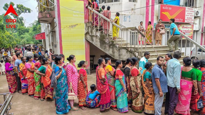 ১৭ থেকে ২০ অগাস্ট পর্যন্ত অন্নপূর্ণা যোজনায় এবারের কিস্তির টাকা ঢুকেছে। অর্থাৎ গতকালের মধ্যে যোগ্য প্রাপকদের অ্যাকাউন্টে টাকা ঢুকে গেছে। তারপরেও কেউ কেউ বাদ থাকলে তাঁদেরও পাওয়ার সুযোগ আছে।