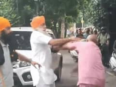 Punjab bandh : ਜਲੰਧਰ ’ਚ ਪ੍ਰਦਰਸ਼ਨਕਾਰੀ ਨੇ ਕਾਰ ਸਵਾਰ ਨੂੰ ਮਾਰਿਆ ਥੱਪੜ , ਹਸਪਤਾਲ ਜਾ ਰਹੇ ਕਾਰ ਸਵਾਰ ਨੂੰ ਰੋਕਣ 'ਤੇ ਵਿਵਾਦ 