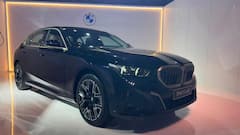 ஒரே சார்ஜில் 699 கி.மீட்டர் மைலேஜ்.. தொடங்கியது BMW i5 LWB மின்சார காரின் முன்பதிவு - விலை எவ்ளோ?