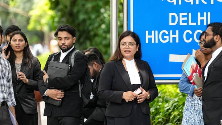 सिविल जज बनने का बदला नियम, 3 साल की जगह अब 1 साल वकालत जरूरी 5 ज्यूडिशियल ट्रेनिंग राज्य के संबंधित ज्यूडिशल एकेडमी में होगी. इसके बाद क्लर्कशिप के दौरान उम्मीदवारों को वरिष्ठ न्यायिक अधिकारियों और हाईकोर्ट के जजों की निगरानी में काम करने का मौका मिलेगा.