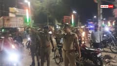सड़क किनारे शराब पीने वालों पर चला पुलिस का डंडा, दी सख्त हिदायत