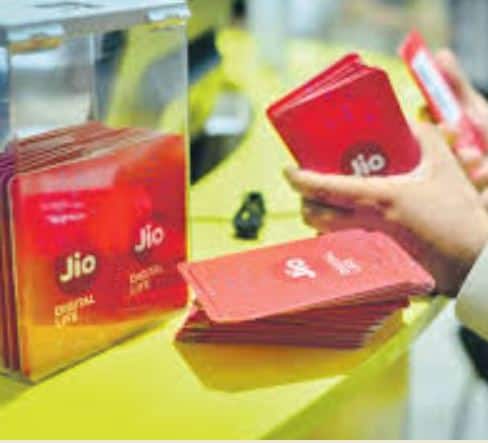 ਕੀ ਹਰ ਮਹੀਨੇ ਰੀਚਾਰਜ ਕਰਨਾ ਪਵੇਗਾ?  Jio Prime Membership ਲਈ ਤੁਹਾਨੂੰ ਹਰ ਮਹੀਨੇ ਵੱਖਰੇ ਤੌਰ ’ਤੇ ਰੀਚਾਰਜ ਕਰਨ ਦੀ ਲੋੜ ਨਹੀਂ ਹੋਵੇਗੀ। ਇਸ ਨੂੰ ਤੁਹਾਨੂੰ ਸਿਰਫ਼ ਇੱਕ ਵਾਰ ਖਰੀਦਣਾ ਹੋਵੇਗਾ। ਇਸ ਤੋਂ ਬਾਅਦ ਇੱਕ ਸਾਲ ਤੱਕ ਤੁਹਾਡਾ ਰੀਚਾਰਜ ਪਲਾਨ ਲੌਕ ਰਹੇਗਾ।