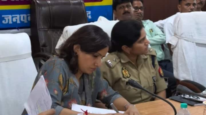 एमबीबीएस की पढ़ाई पूरी करने के बाद अंकुर ने करीब 2 साल तक एम्स में डॉक्टर के तौर पर काम किया. मेडिकल का करियर स्थिर था, लेकिन अंकुर का टारगेट अब सिविल सेवा की ओर बढ़ चुका था. वह प्रशासन और जन सेवा के क्षेत्र में काम करना चाहती थी, इसी के चलते उन्होंने डॉक्टर के करियर को छोड़कर यूपीएससी की तैयारी शुरू करने का फैसला किया.