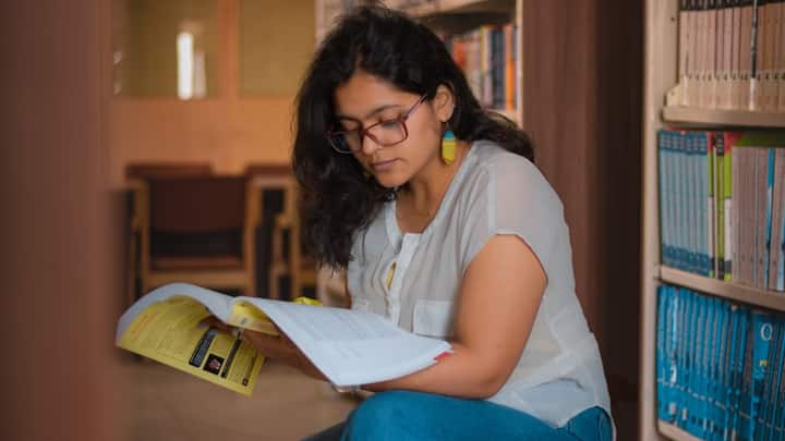 वहीं हर आईआईएम अपने स्तर पर ओवरऑल और सिलेक्शन कट ऑफ तय करता है. उम्मीदवारों को शॉर्ट लिस्टिंग के लिए इन कट ऑफ को पूरा करना जरूरी होता है. हालांकि सिर्फ हाई परसेंटाइल हासिल करने से एडमिशन पक्का नहीं होता, इसके बाद उम्मीदवार की प्रोफाइल और दूसरे चरणों में भी प्रदर्शन देखा जाता है.