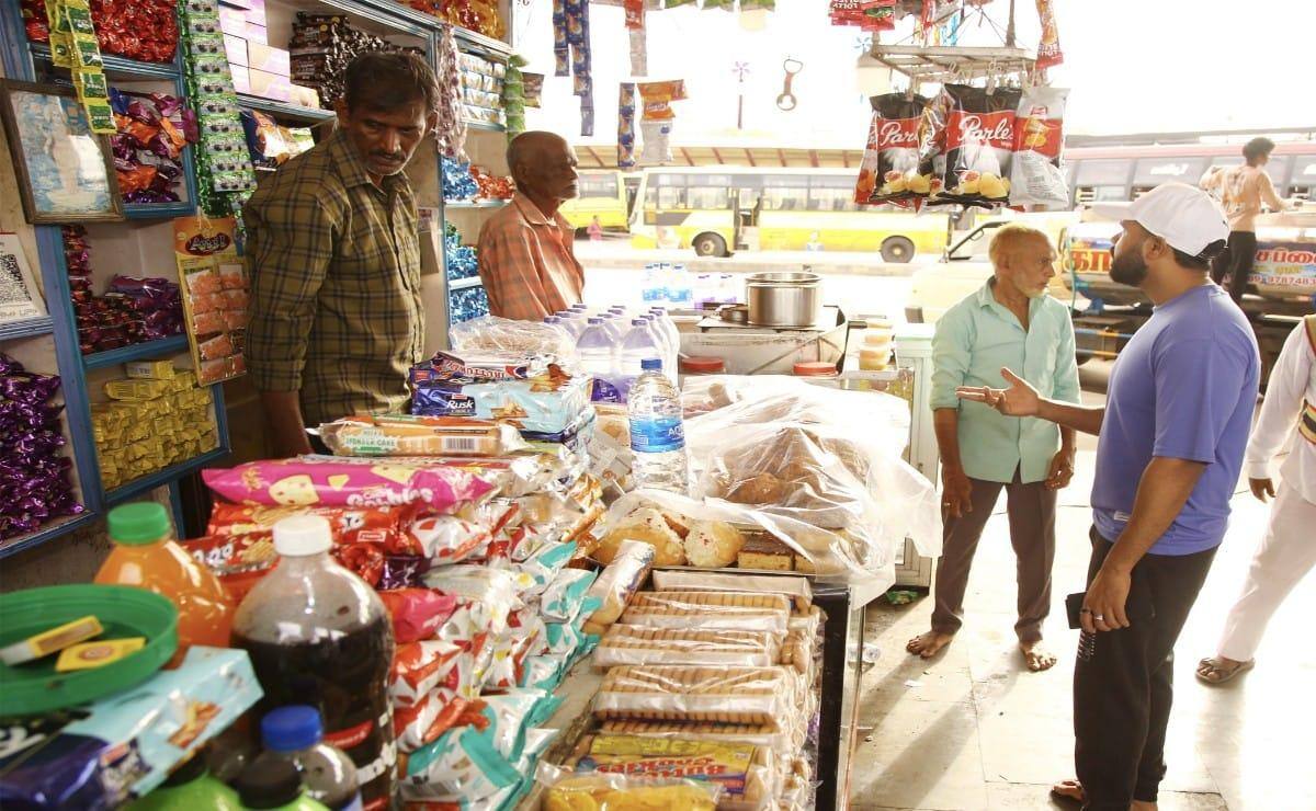 மதுரை மாட்டுத்தாவணி ஆக்கிரமிப்பு: ஆணையாளர் அதிரடி.. கடைகளுக்கு அபராதம்!