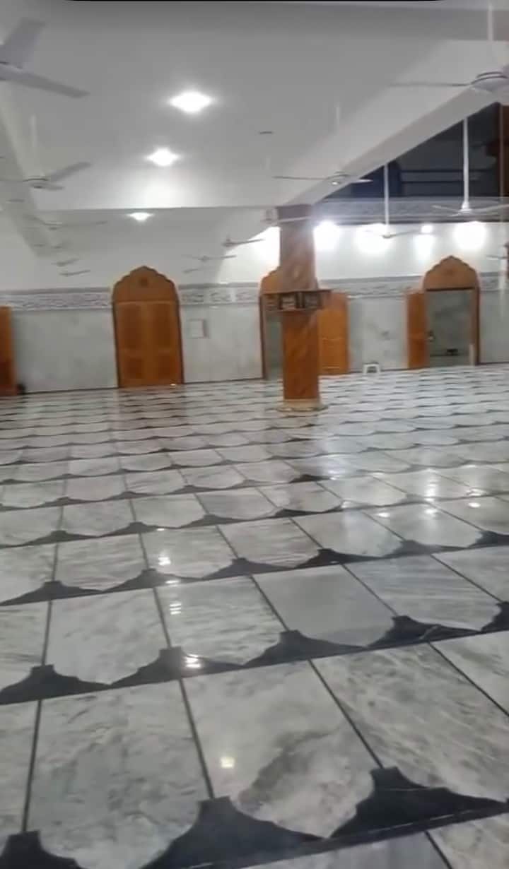 आए दिन पाकिस्तान के आतंकी संगठन और आईएसआई के शहजाद भट्टी जैसे प्यादे, भारत के खिलाफ आतंकी हमलों की साजिश रच रहे हैं. बलूचिस्तान भी पाकिस्तान के हाथों से खिसकने की तैयारी में है. बलोच लड़ाकों ने हमले कर-करके पाकिस्तानी सेना की नाक में दम कर रखा है. पाकिस्तान का ये ट्रैक रिकॉर्ड रहा है कि जब भी कभी ऐसे हालात बनते हैं या पाकिस्तान को एक सूत्र में बांधने के लिए असीम मुनीर और आईएसआई भारत विरोधी कोई बड़ी कार्रवाई की साजिश रच डालते हैं.