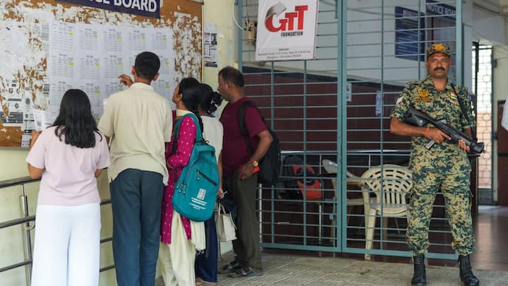 दूसरे राउंड में बेहतर सीट की उम्मीद रखने वाले उम्मीदवार फ्लोट ऑप्शन चुन सकते हैं. इससे उम्मीदवारों को पहले अलॉट किए गए कॉलेज में व्यक्तिगत रूप से रिपोर्ट करने की जरूरत नहीं होगी.