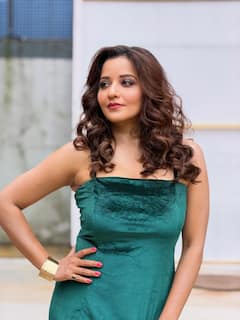 Monalisa Photo: બોલ્ડ અંદાજમાં મોનાલિસાએ લૂંટી મહેફિલ, ગ્રીન ગાઉનમાં દેખાઈ હસીન