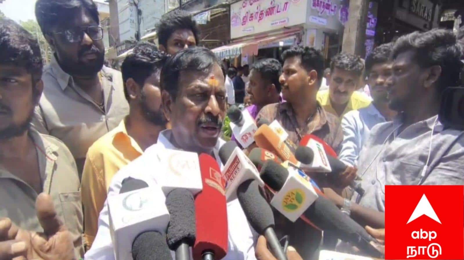ஜல்லிக்கட்டு சர்ச்சை: 'நானும் மாடுபிடி வீரர்தான்... - எம்எல்ஏ கருப்பையா விளக்கம் !